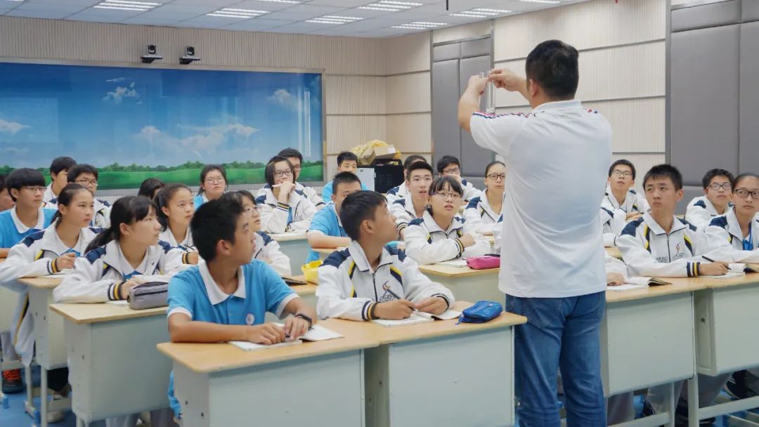 浙江紹興：“四位一體”混合研修，引領(lǐng)教師專業(yè)成長.jpg