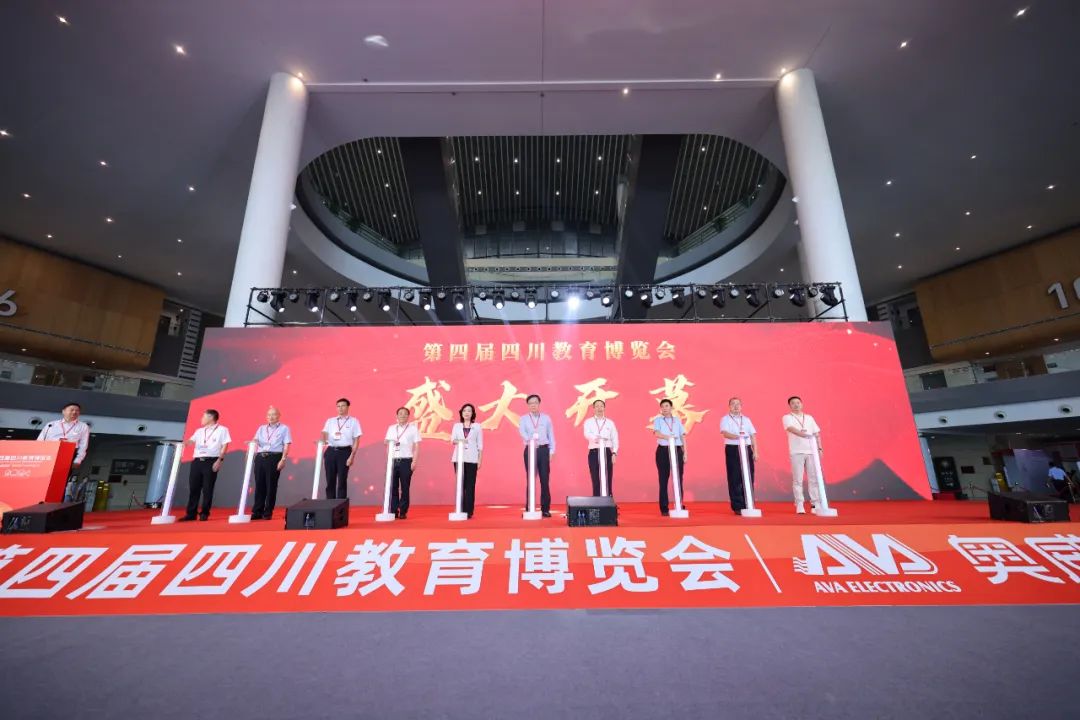 獨(dú)家冠名|奧威亞驚艷亮相四川教博會(huì)，AI閃耀蓉城