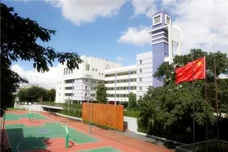 帶上移動錄播去辦畢業(yè)典禮和期末表彰大會，全校2000名師生就都能看直播！
