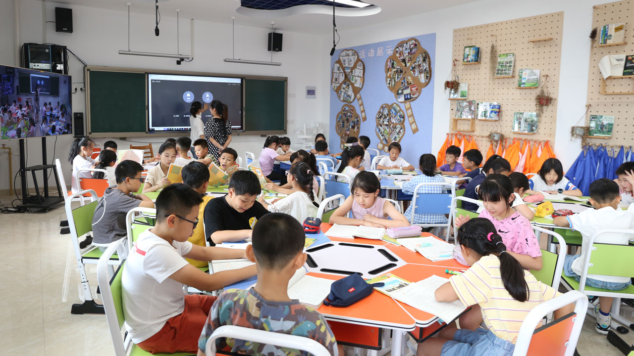 專遞課堂與網(wǎng)絡(luò)研修相結(jié)合，創(chuàng)新“互聯(lián)網(wǎng)+”結(jié)對幫扶